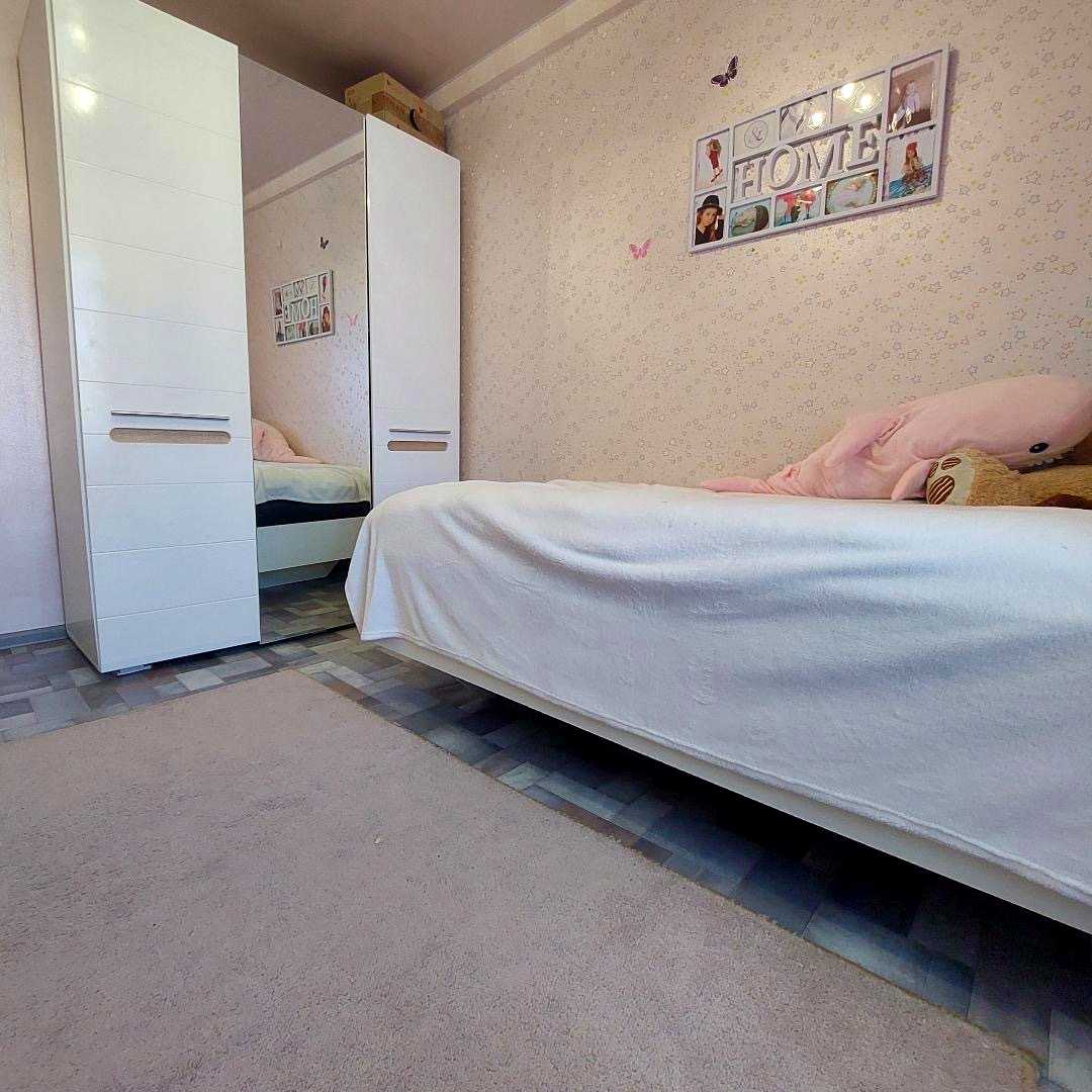 1878227653743829