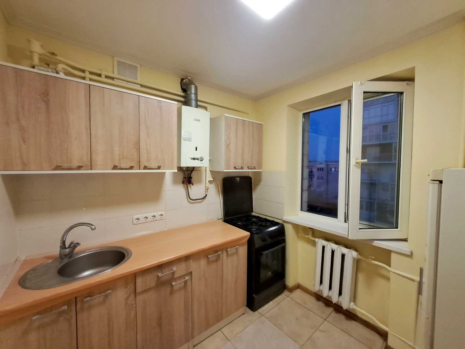 1878227888774353