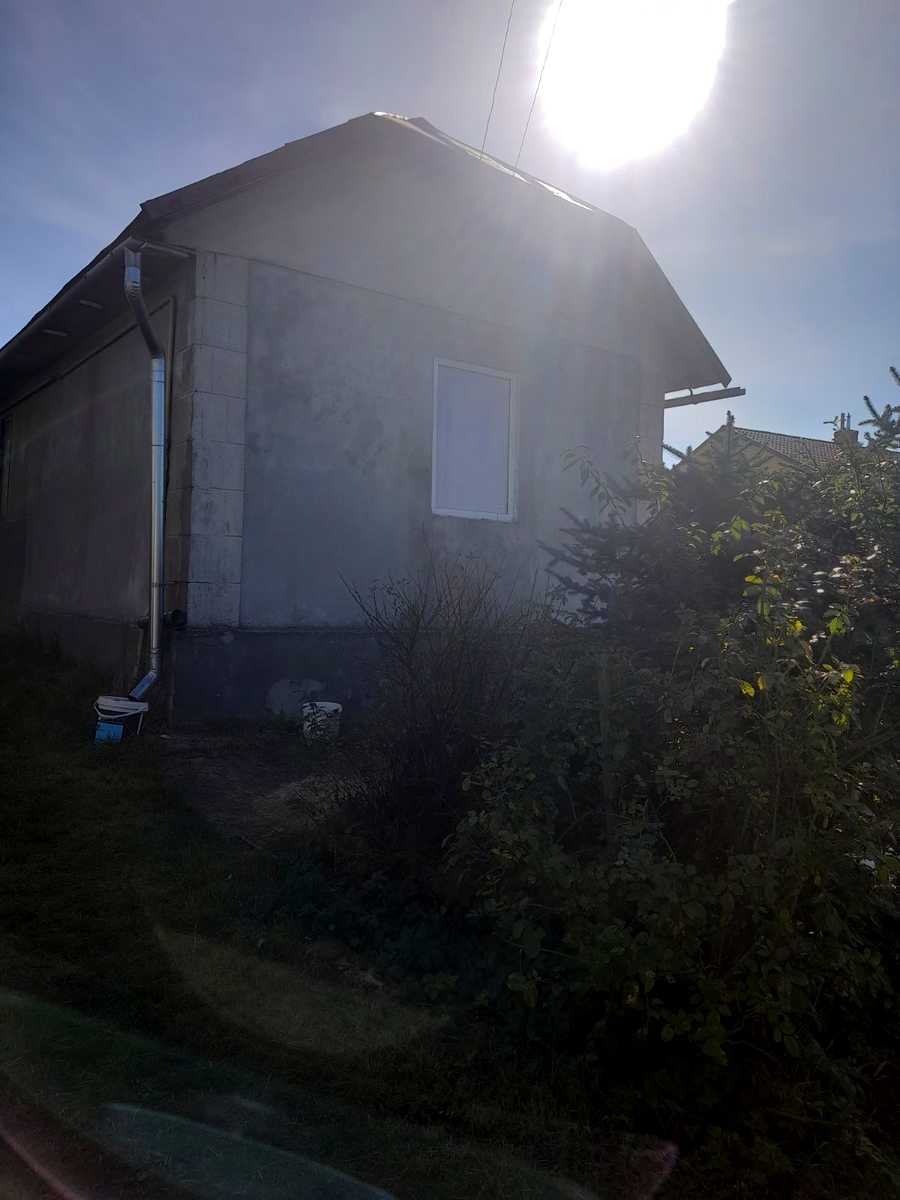 1878282104360895
