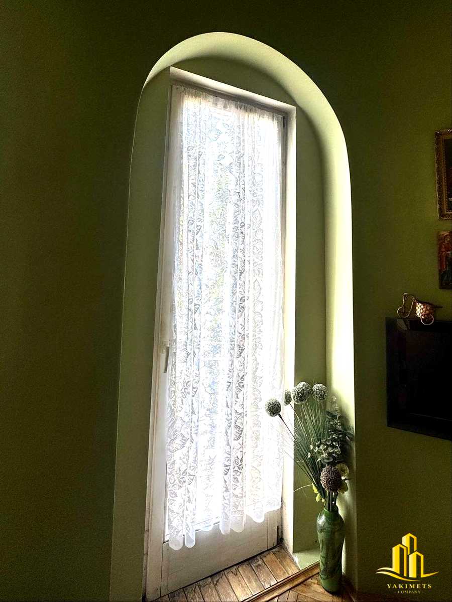 1878293203810083