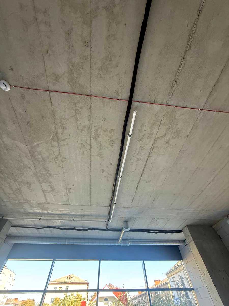 1878293435302627