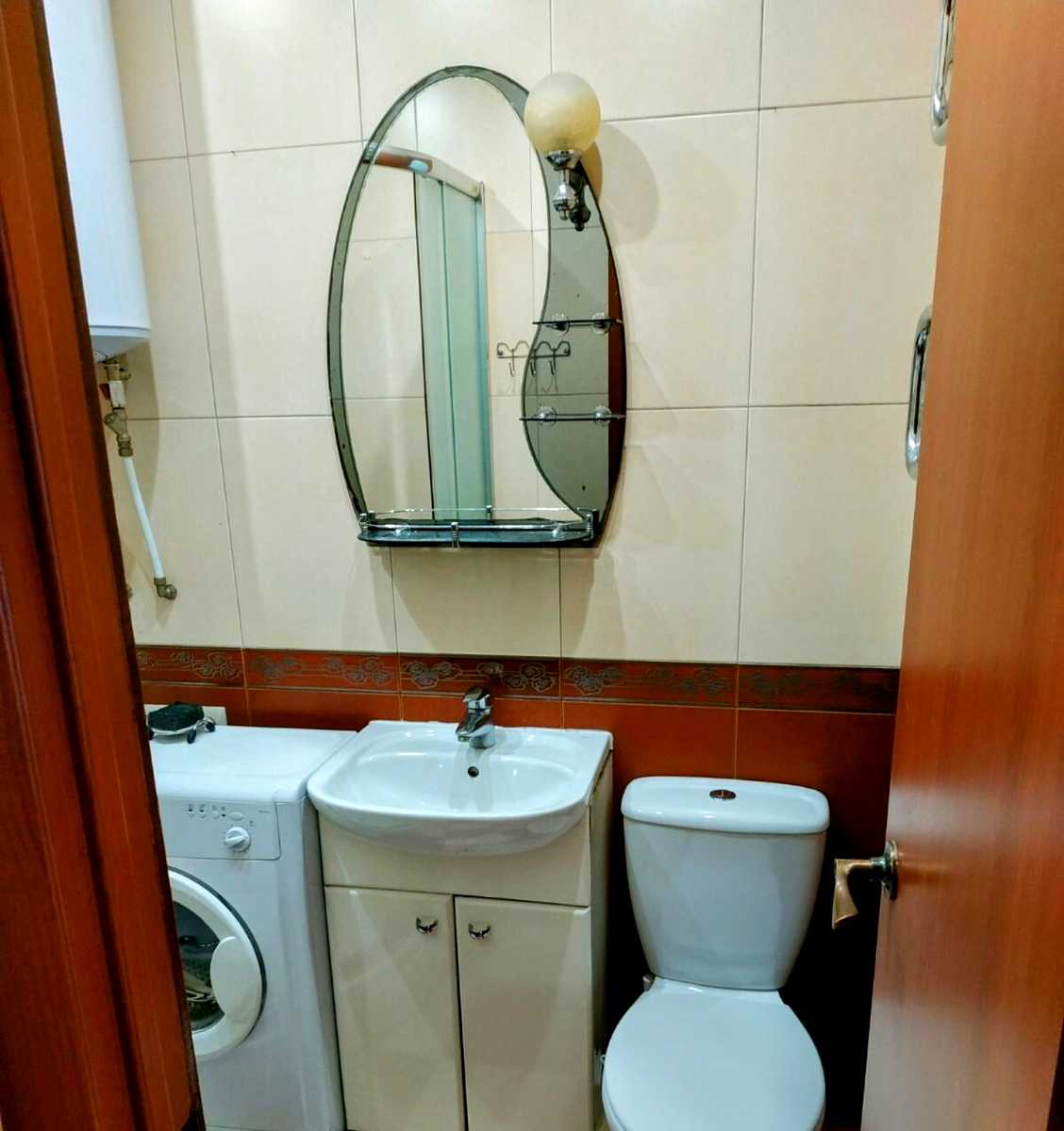 1878293618916672
