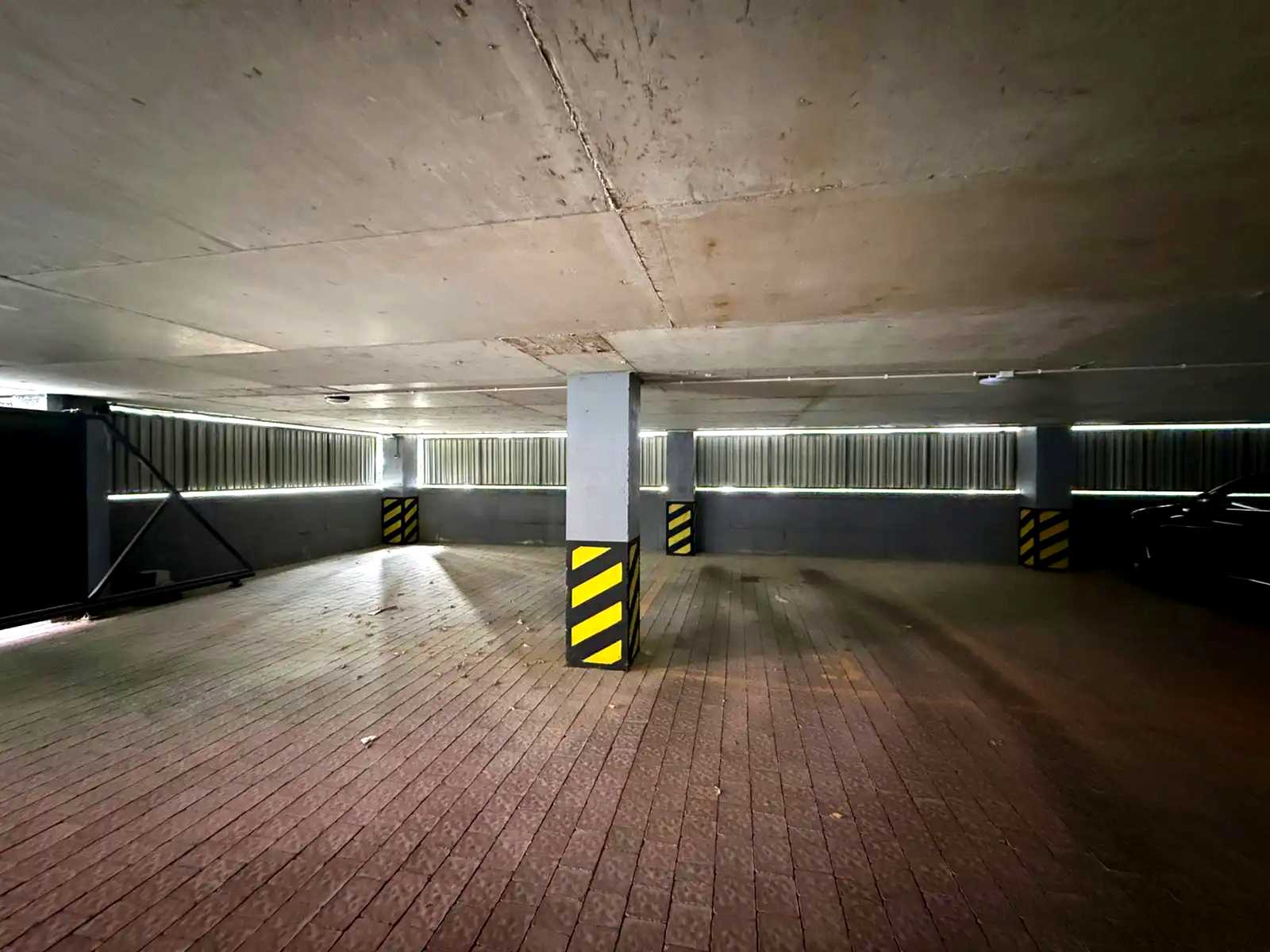 1878295280350398