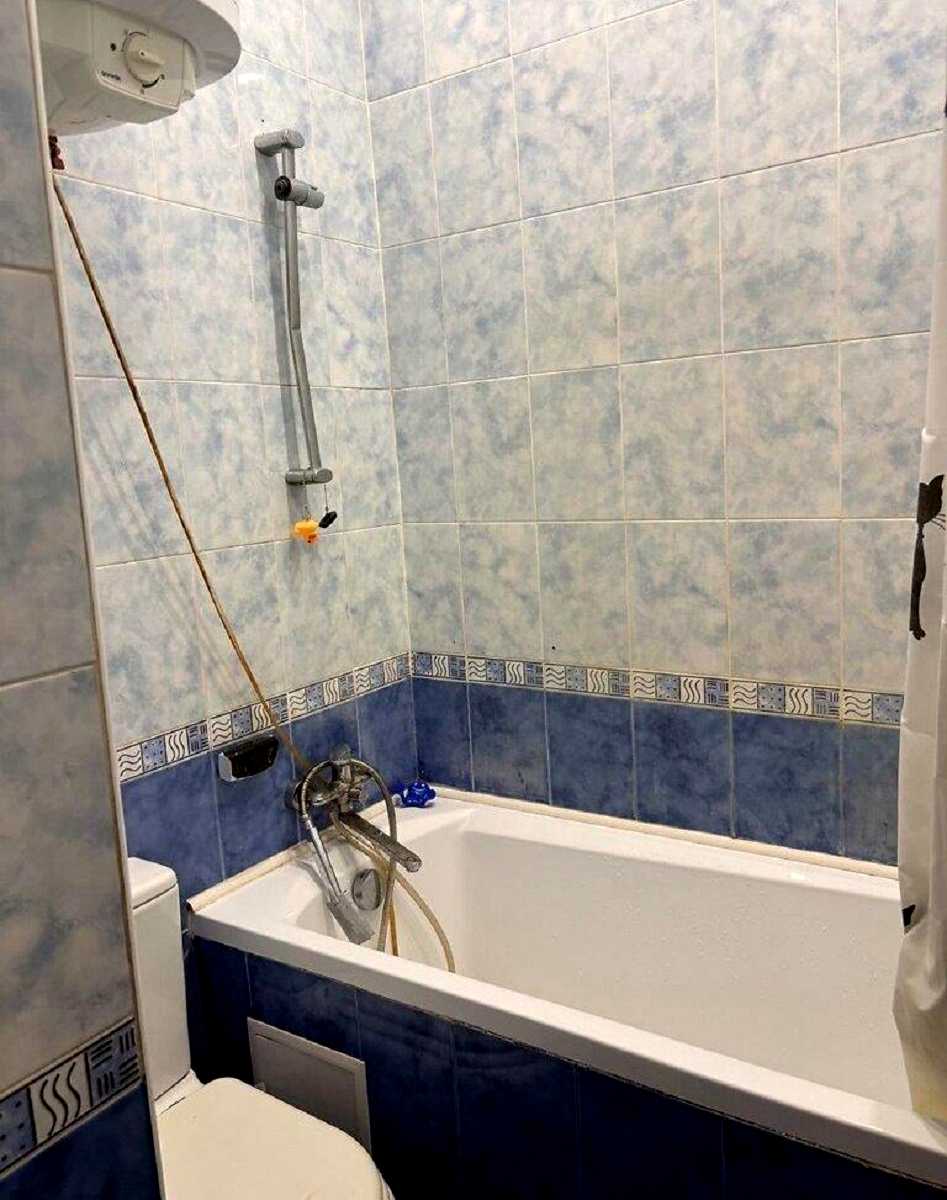 1878296053746919