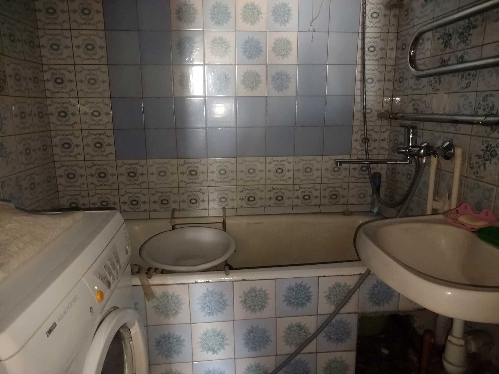 1878296301630389