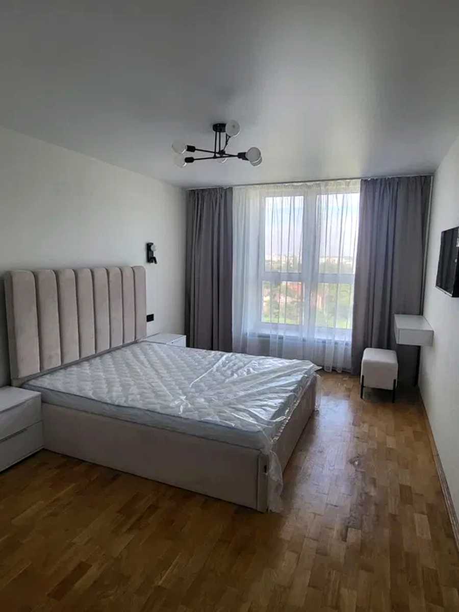 1878298061033277