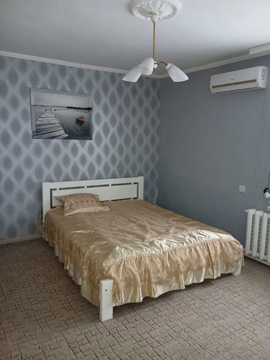 1878302130080815