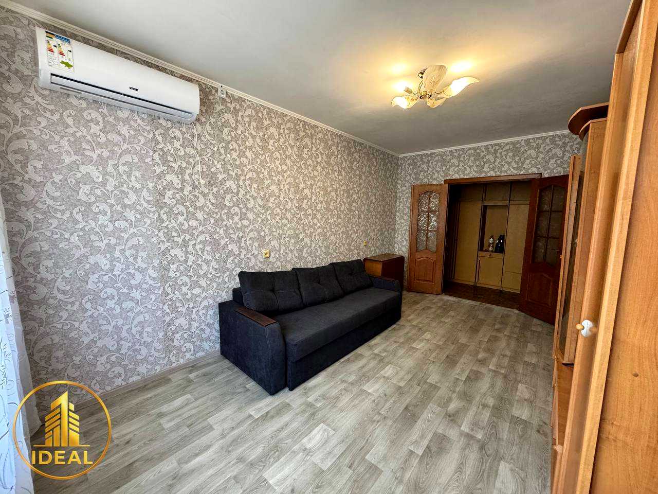 1878302443794405