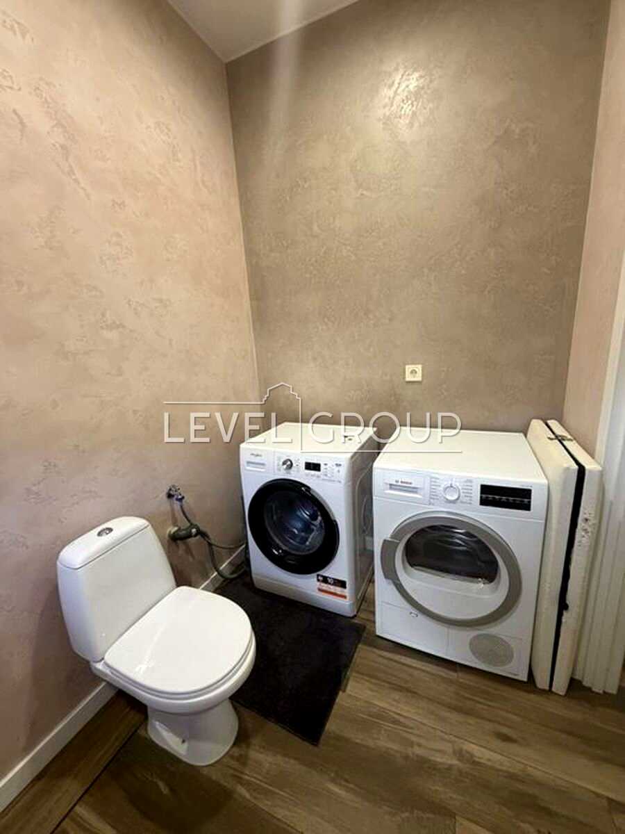1878303510410117