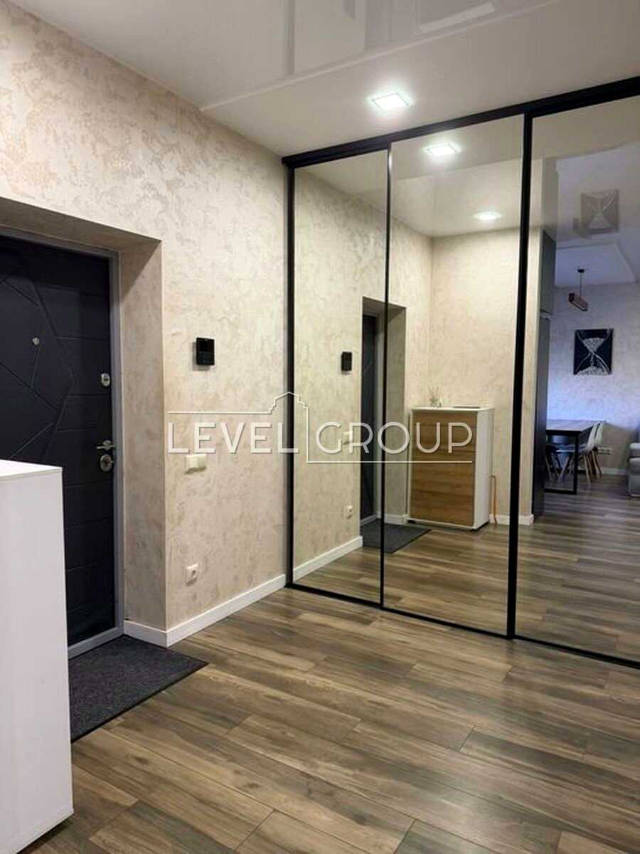 1878303510412995