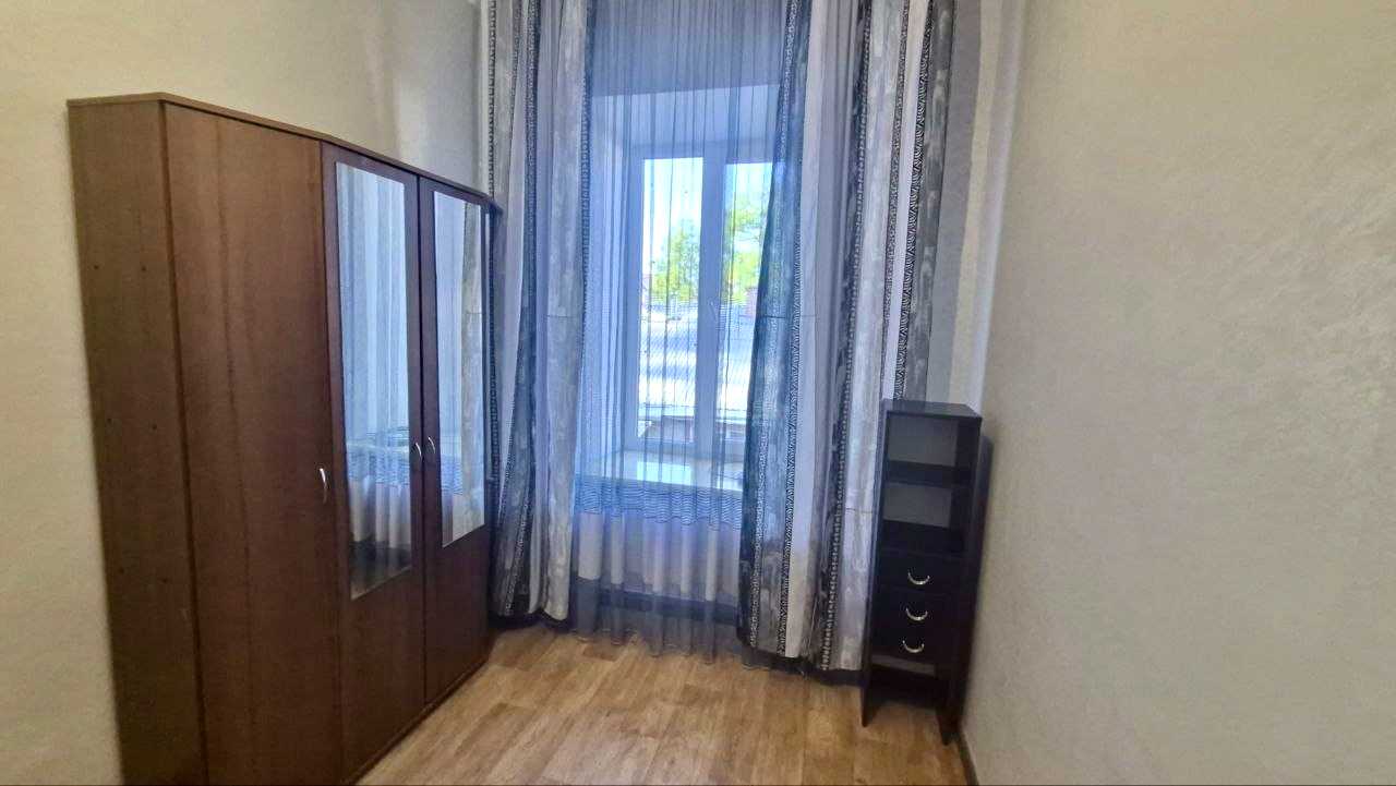 1878304614833047
