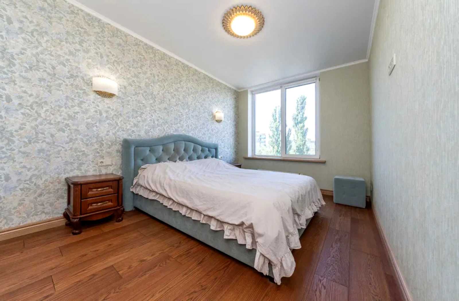 1878304684959889