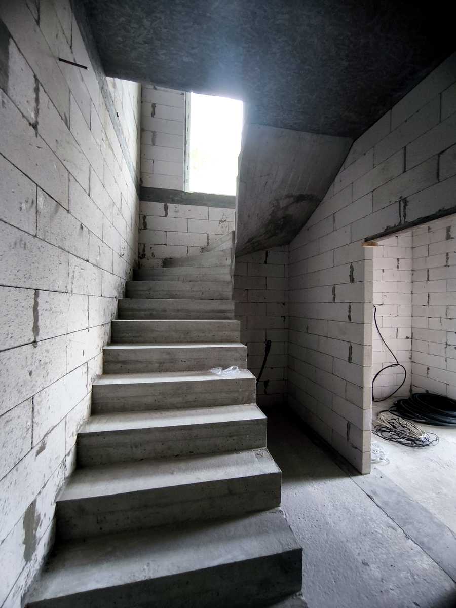 1878306192703289