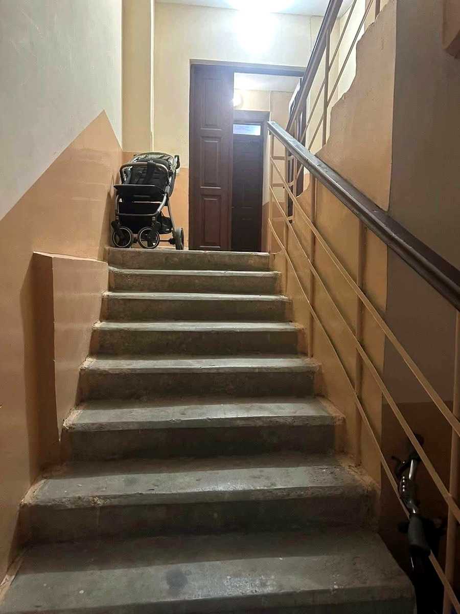 1878307692351659