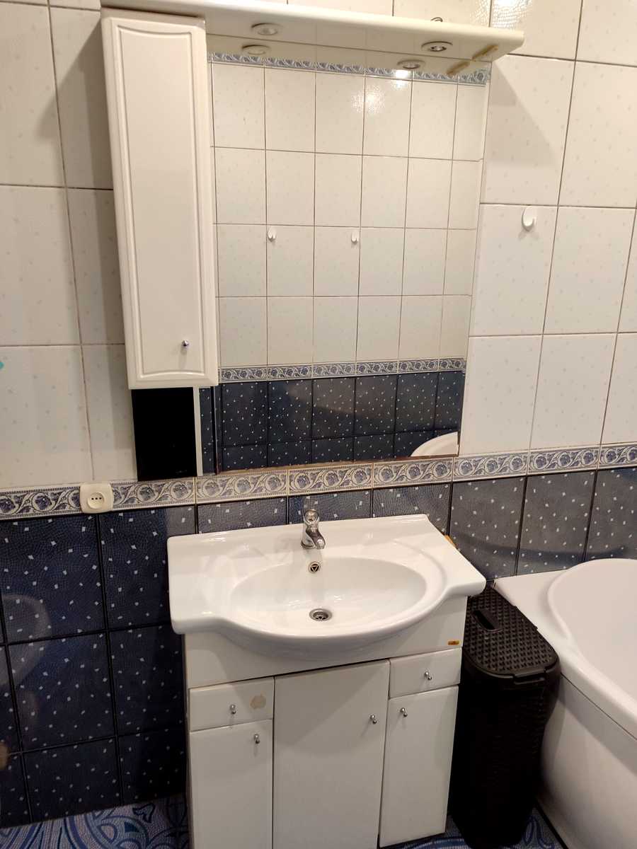 1878373863355596