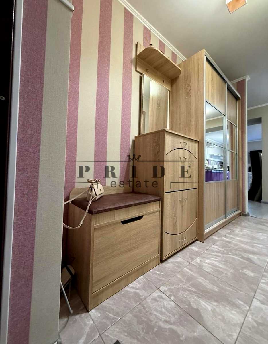 1878376403230953