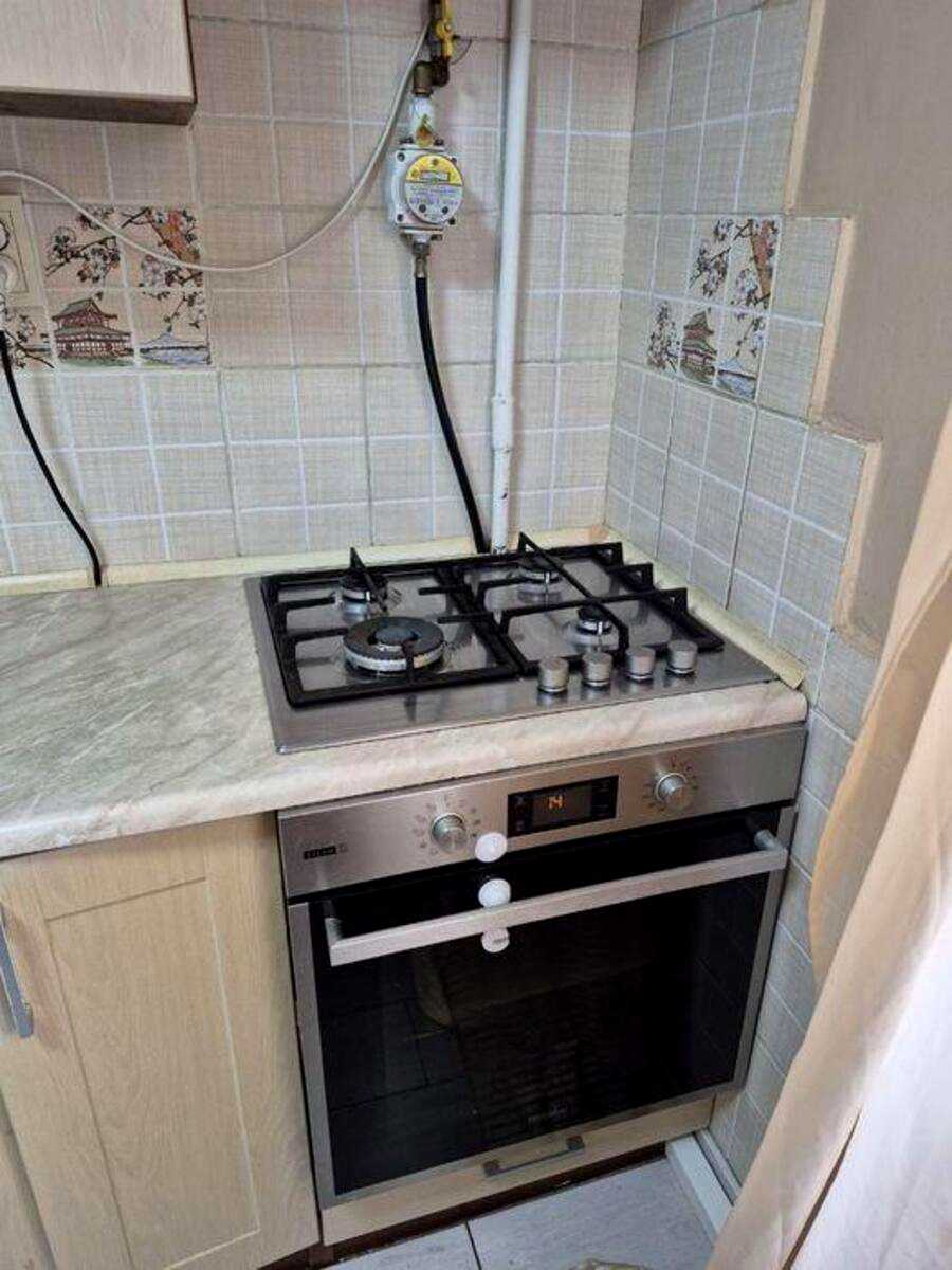 1878377143118595