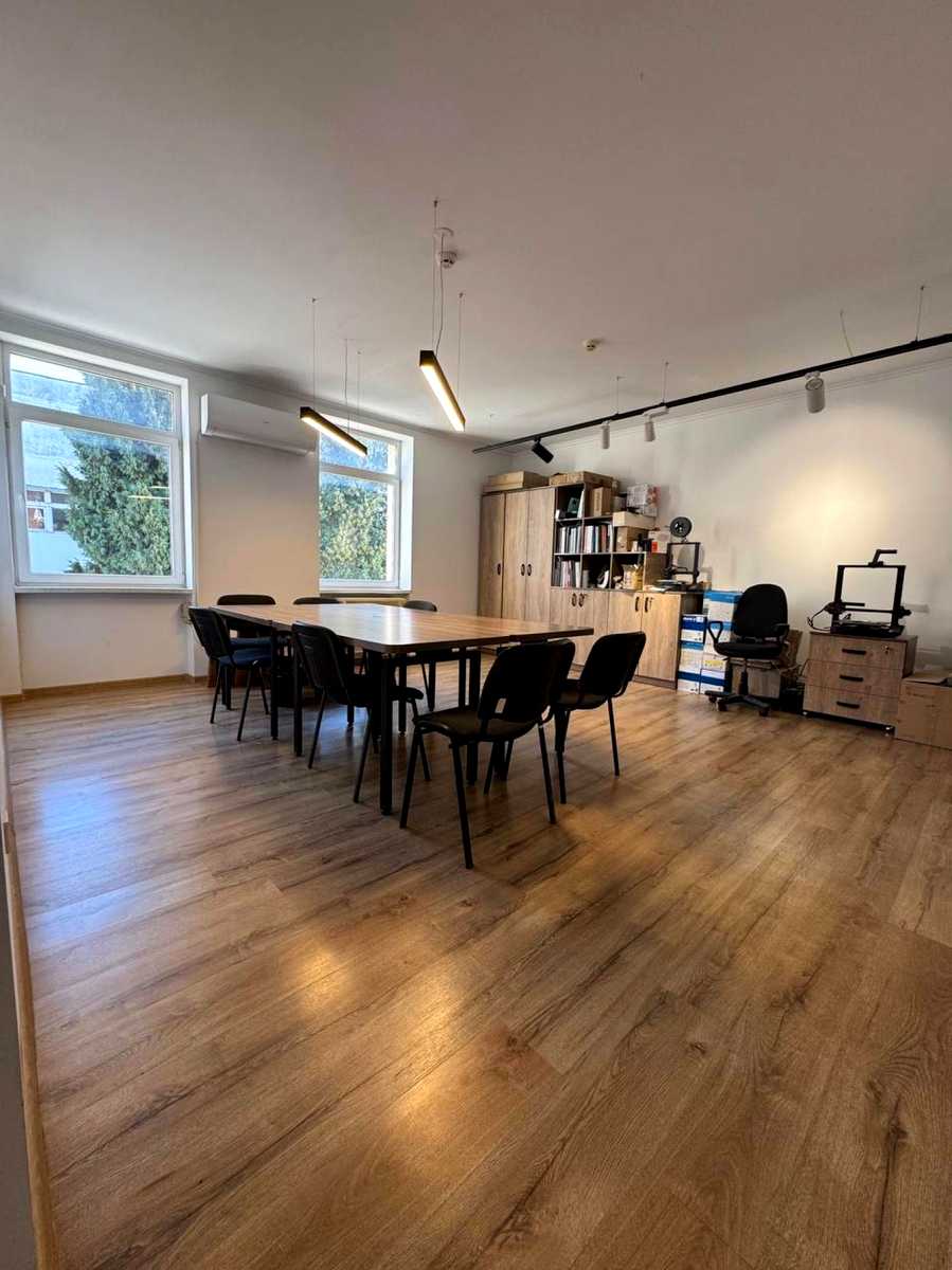 1878377935760033