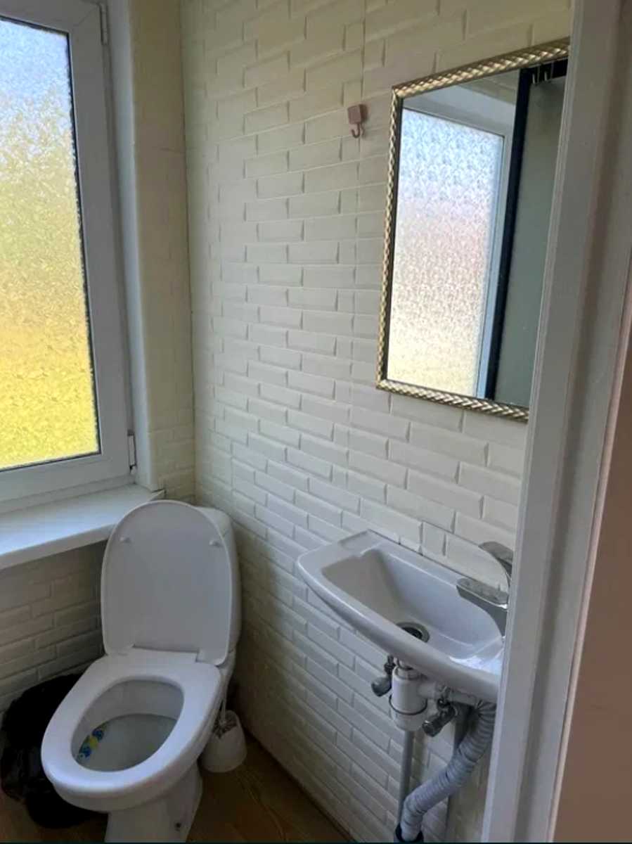 1878378160660433