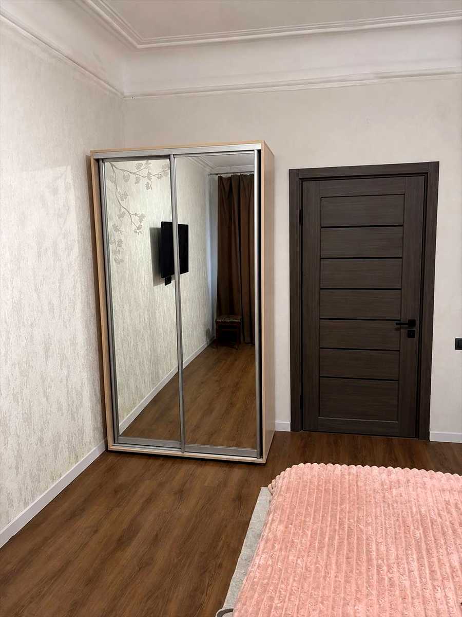 1878383204235817