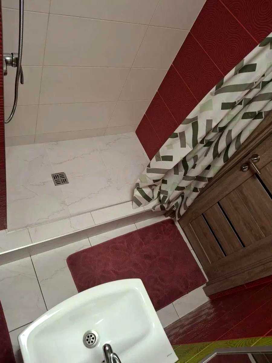 1878384679380381