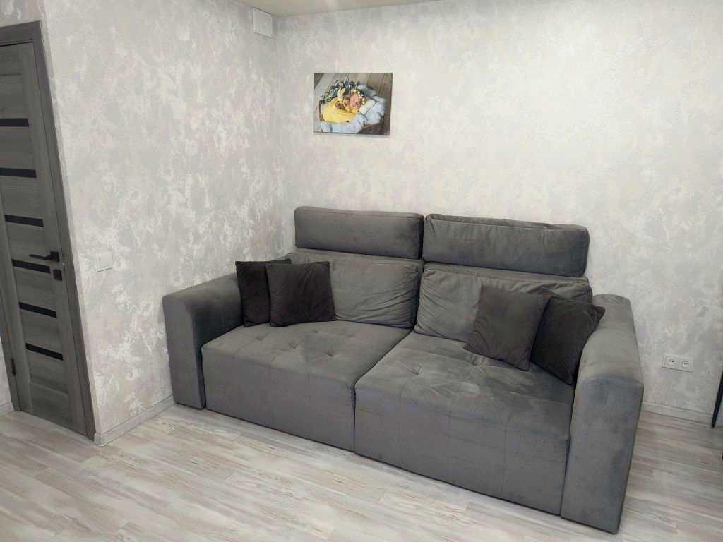 1878385775160084