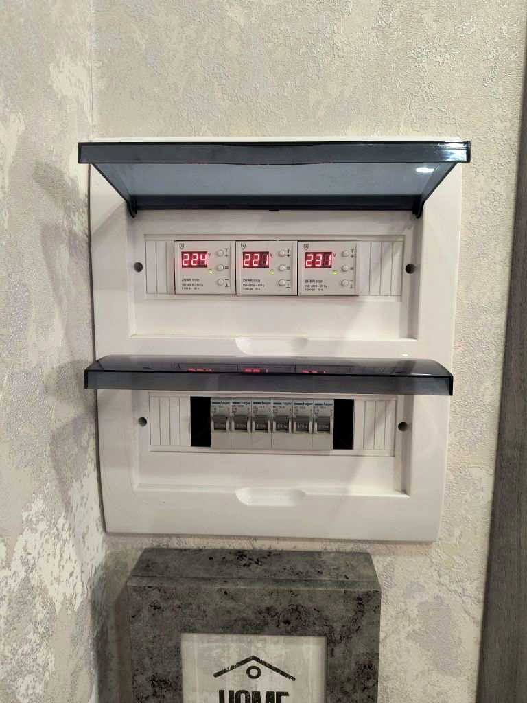 1878385775634379