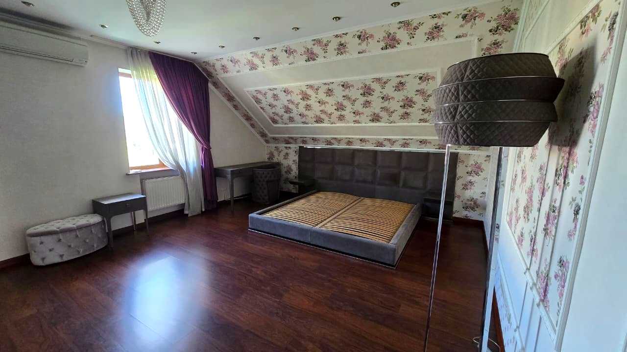1878386361073604