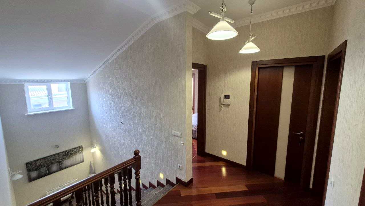 1878386492849711