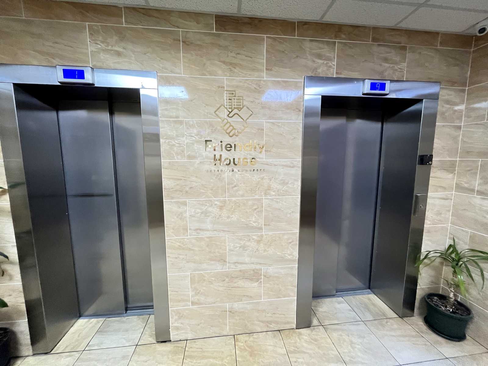 1878387854413907