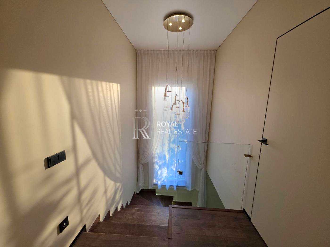 1878389705872797