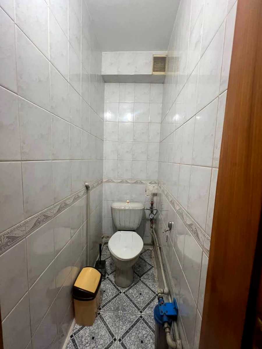 1878394299660817