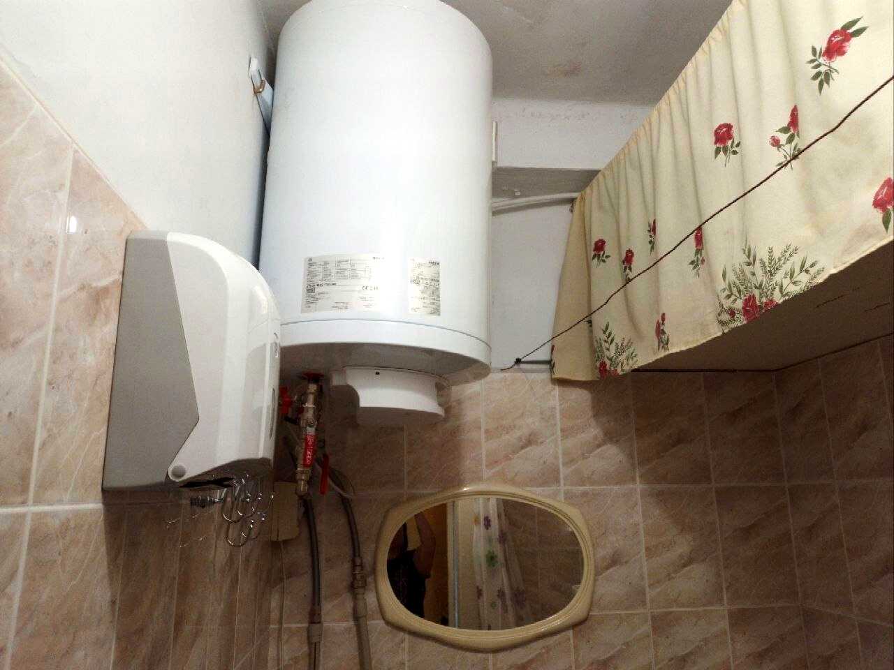 1878394543204951