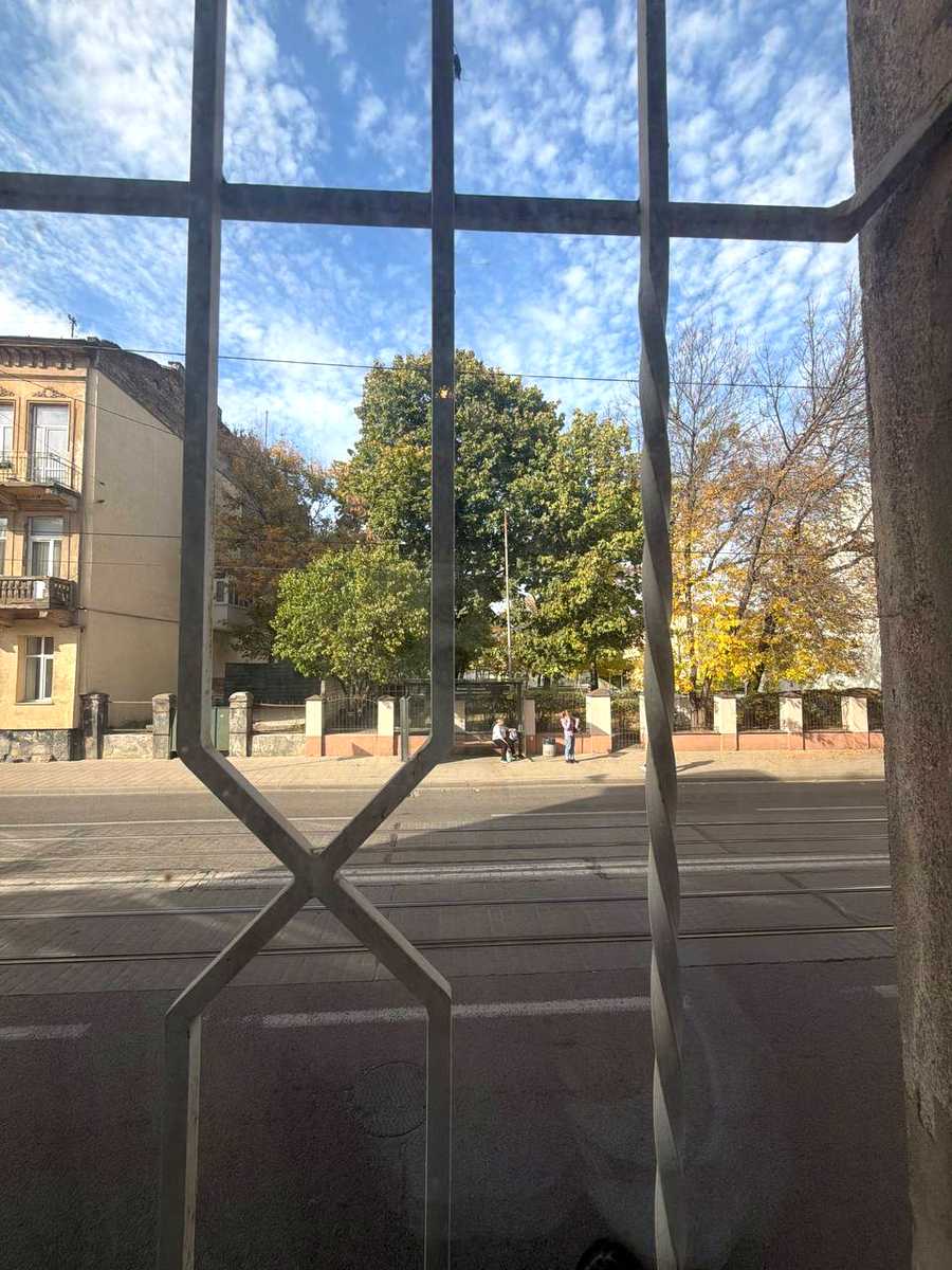 1878395051025537