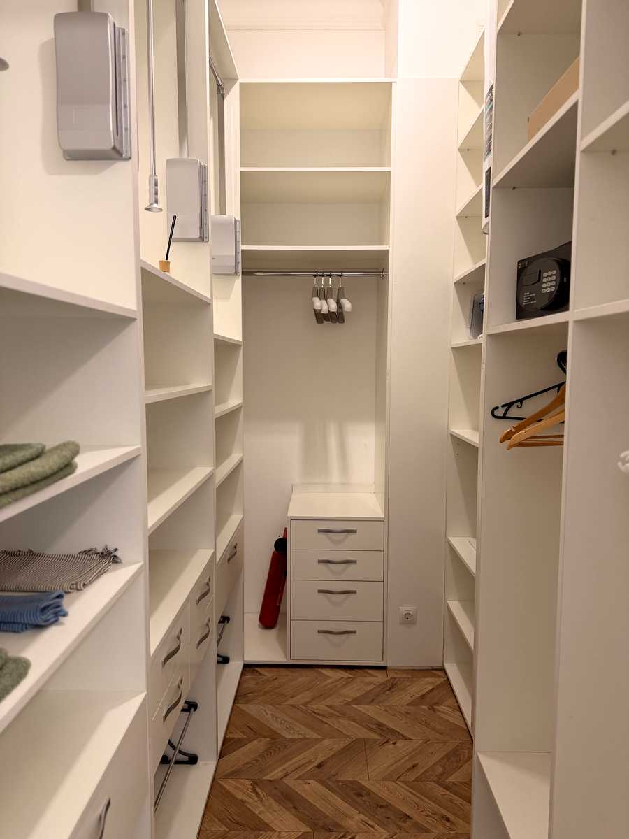 1878399445456927