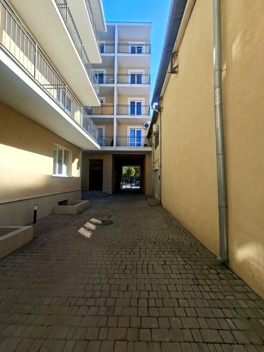 1878399599019943