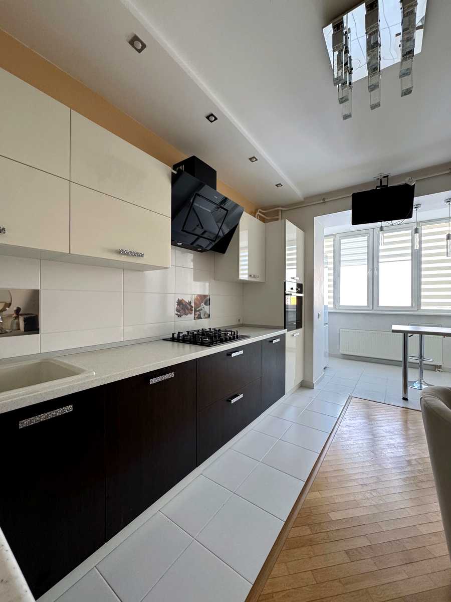 1878401641636758