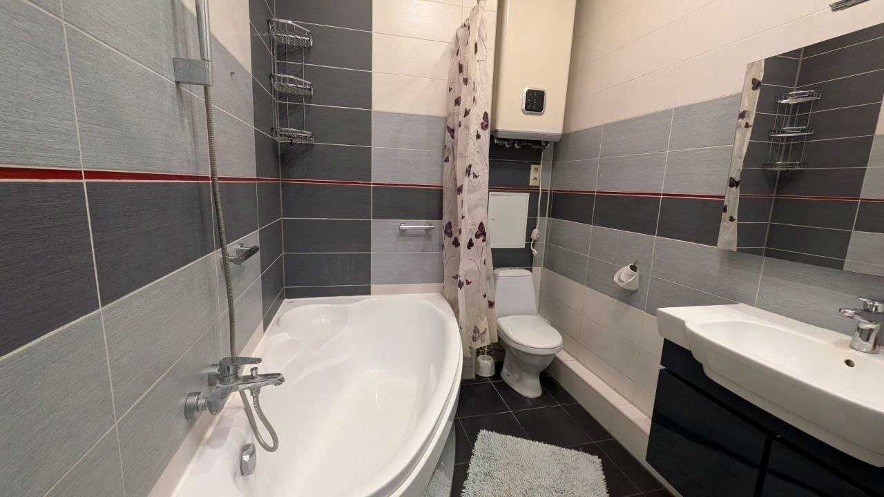 1878410821752017