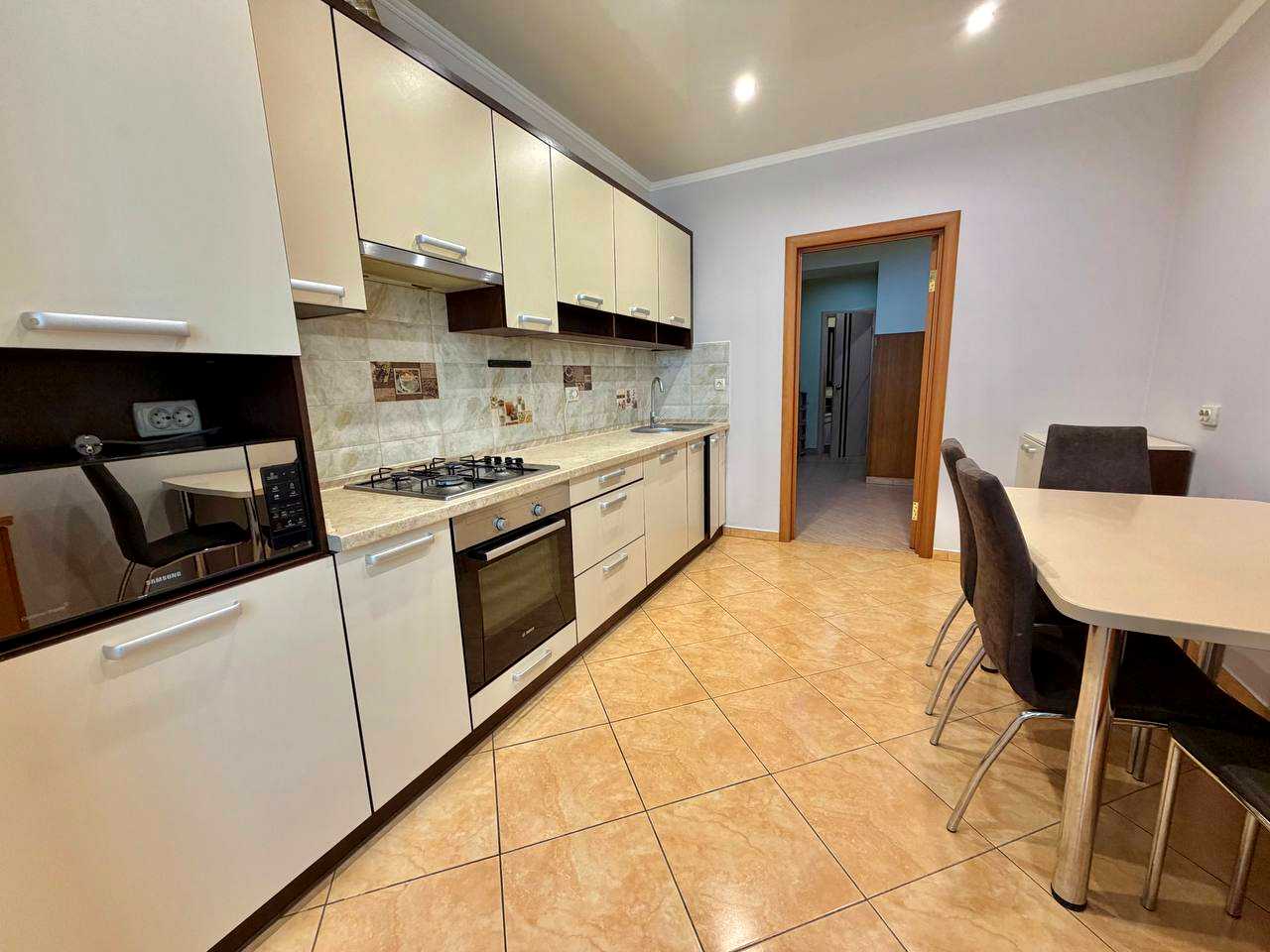 1878415886722964