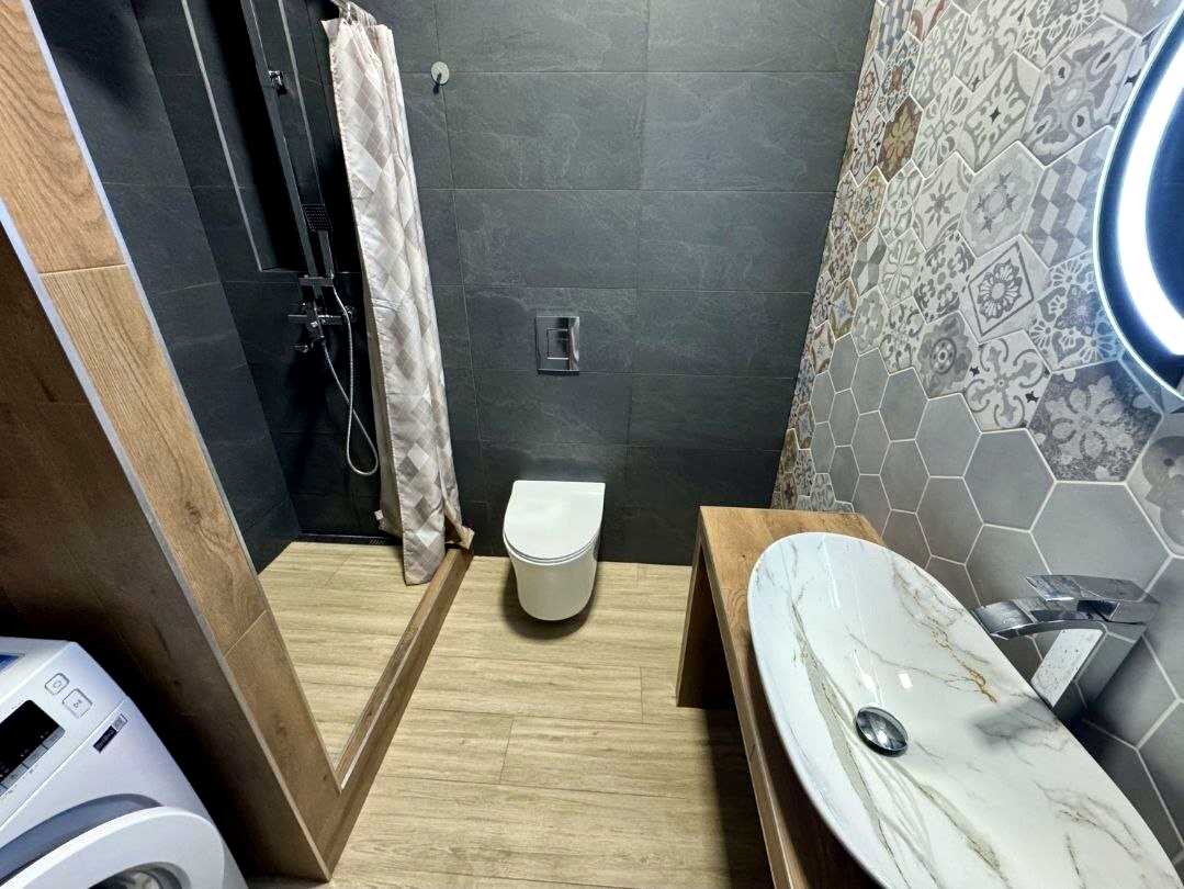 1878463463914836