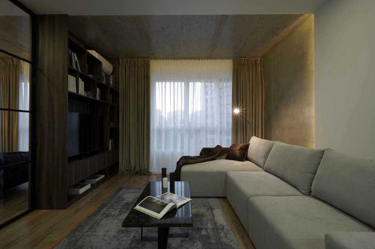 1878463898379353