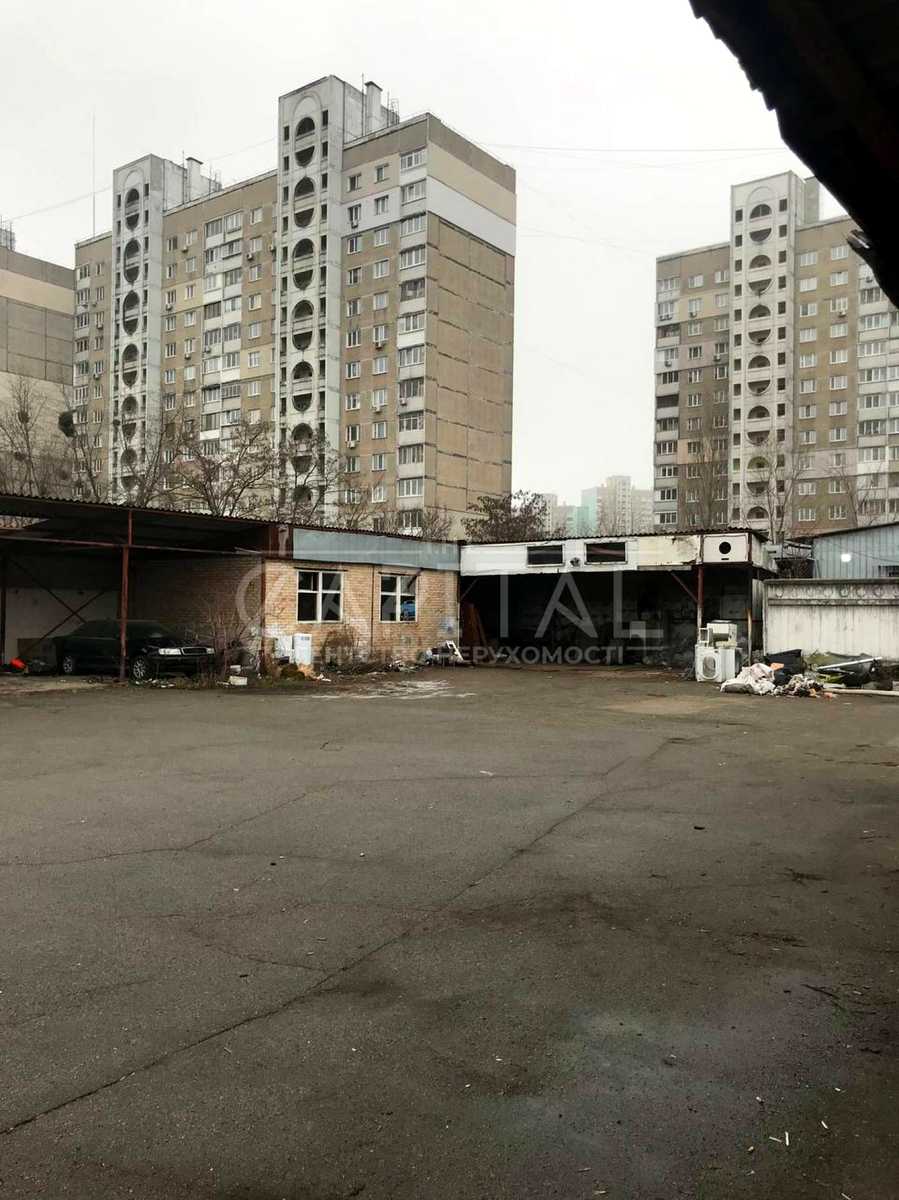 1878468230653635