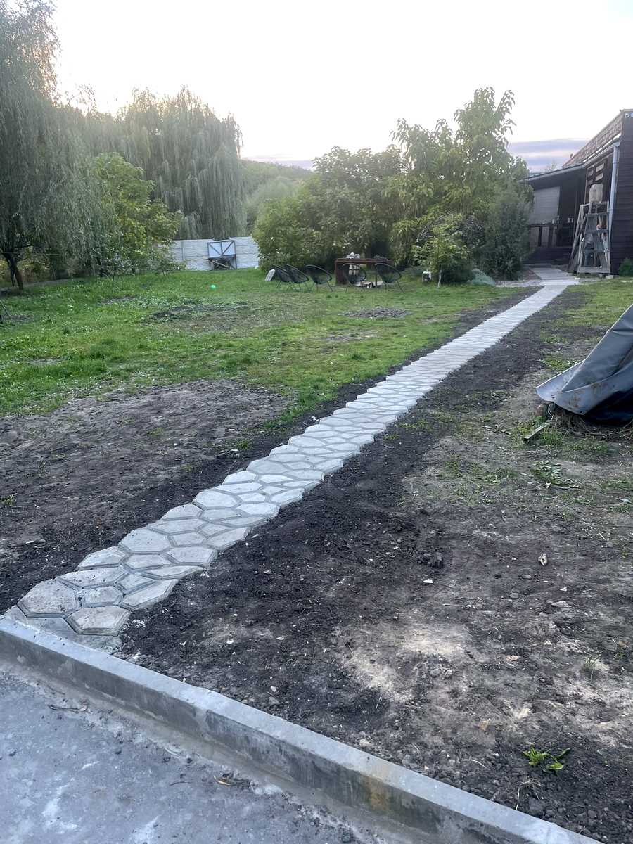 1878468473744889