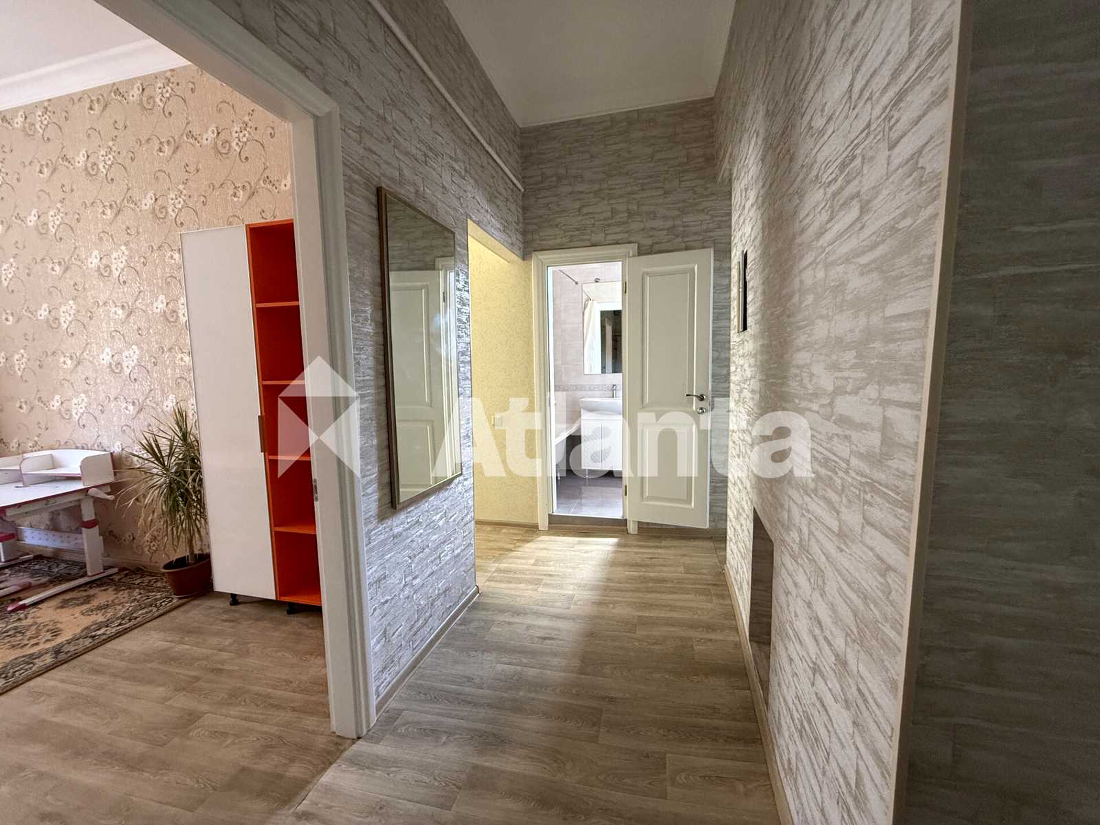 1878472366711042