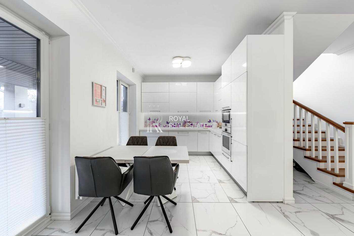 1878472402719724