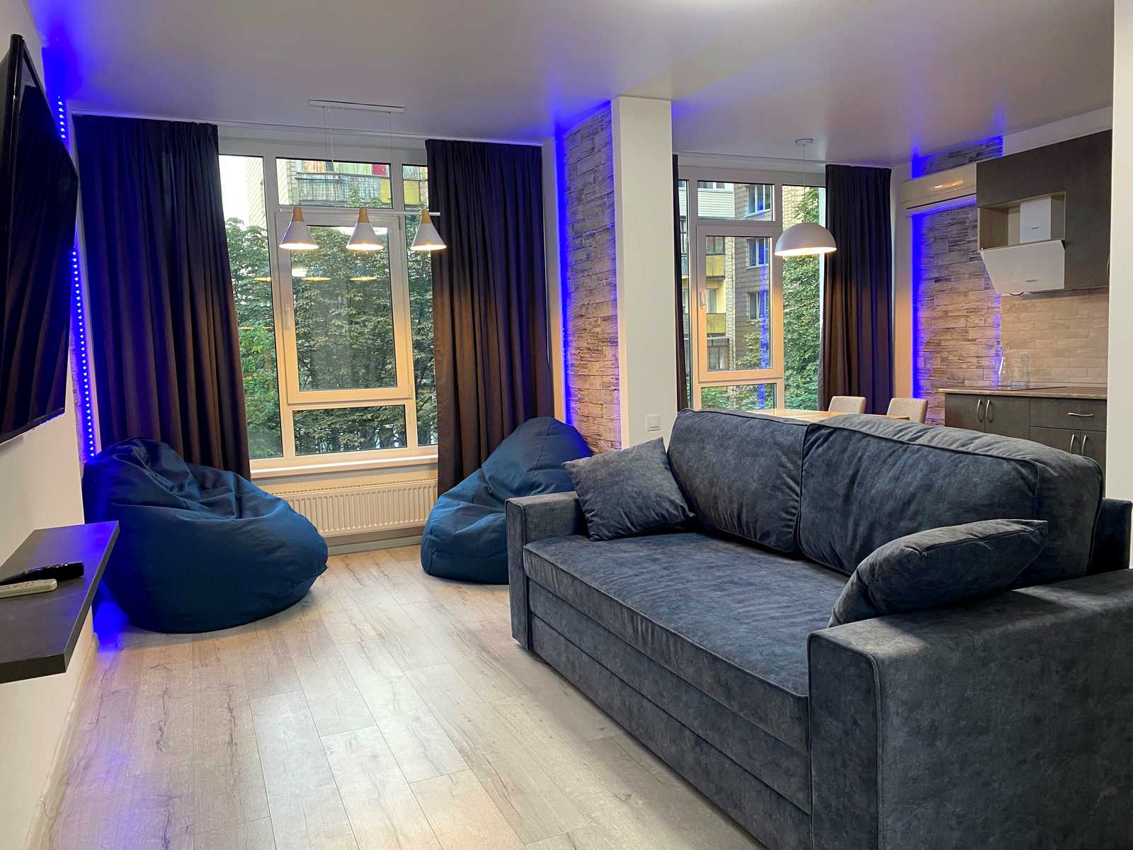 1878472545328956