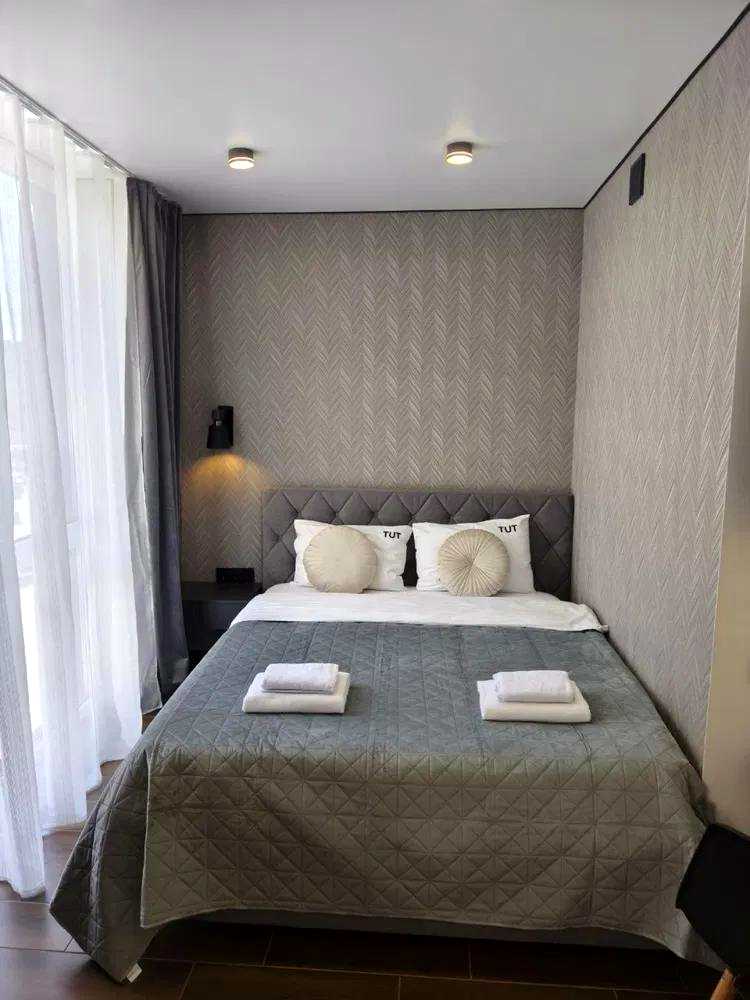 1878475836024985