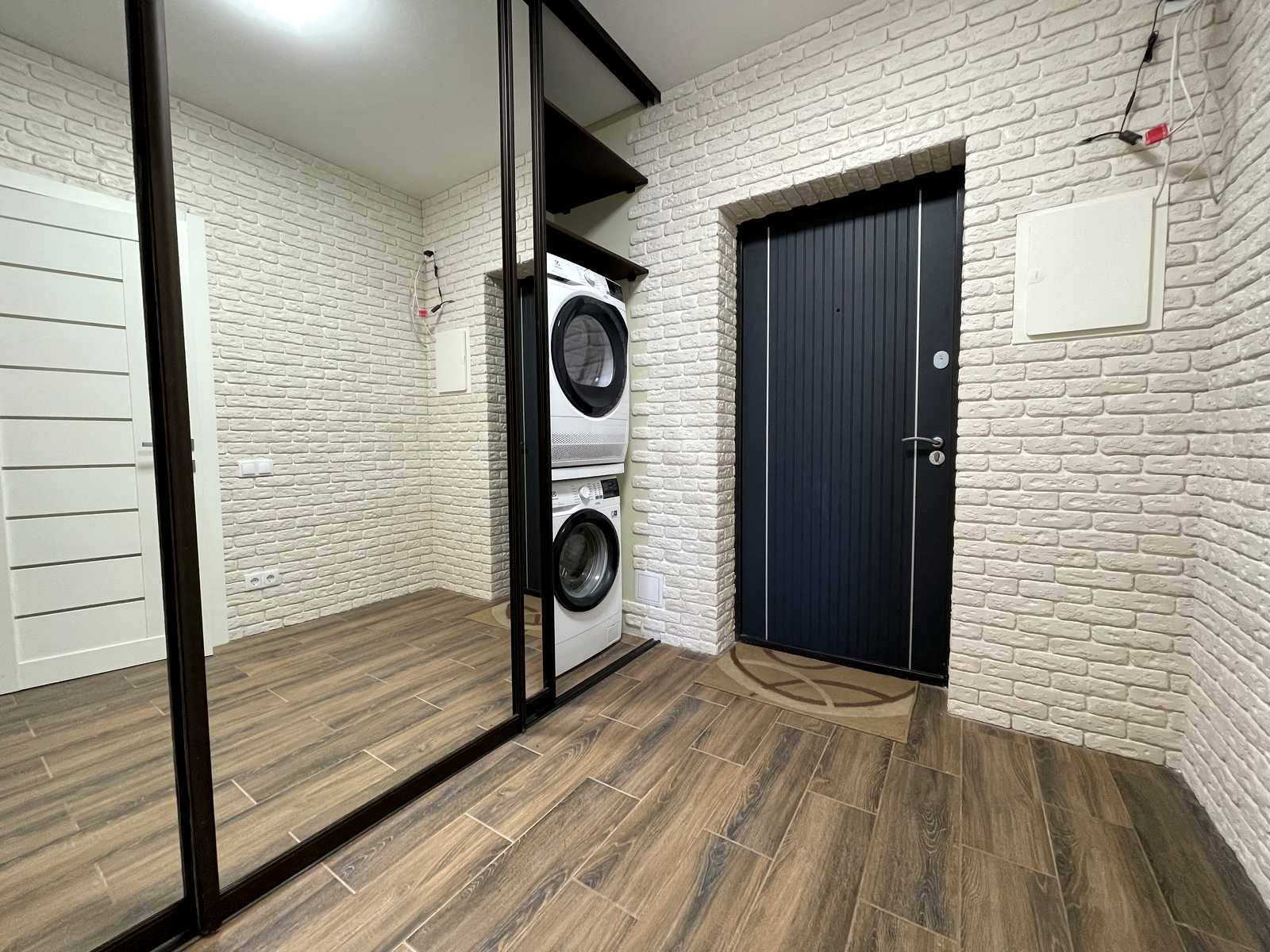 1878476405378108