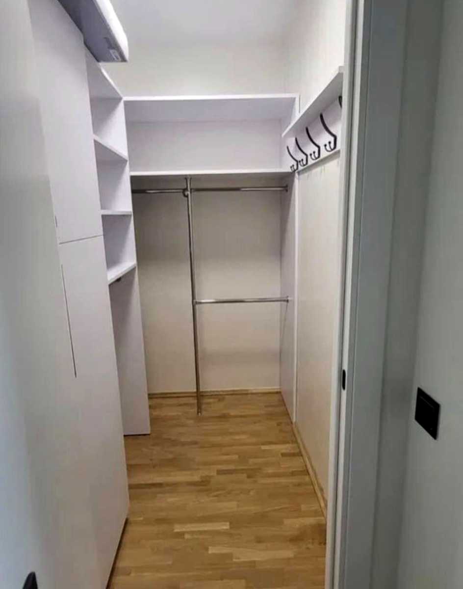 1878478436434923