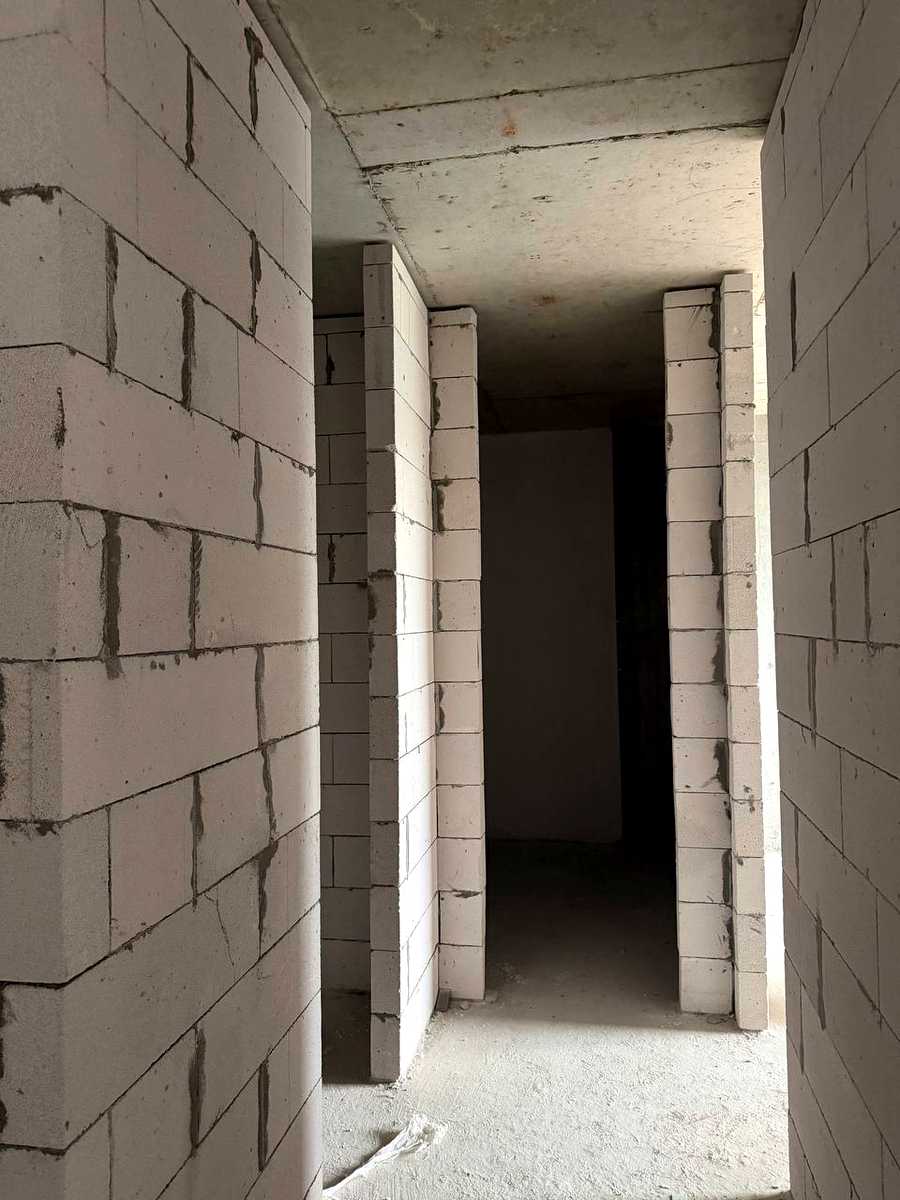 1878480695855677